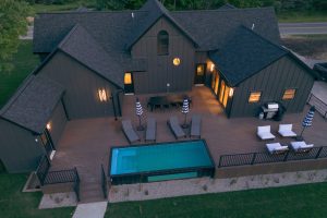 swimming pool in Home 4 scaled